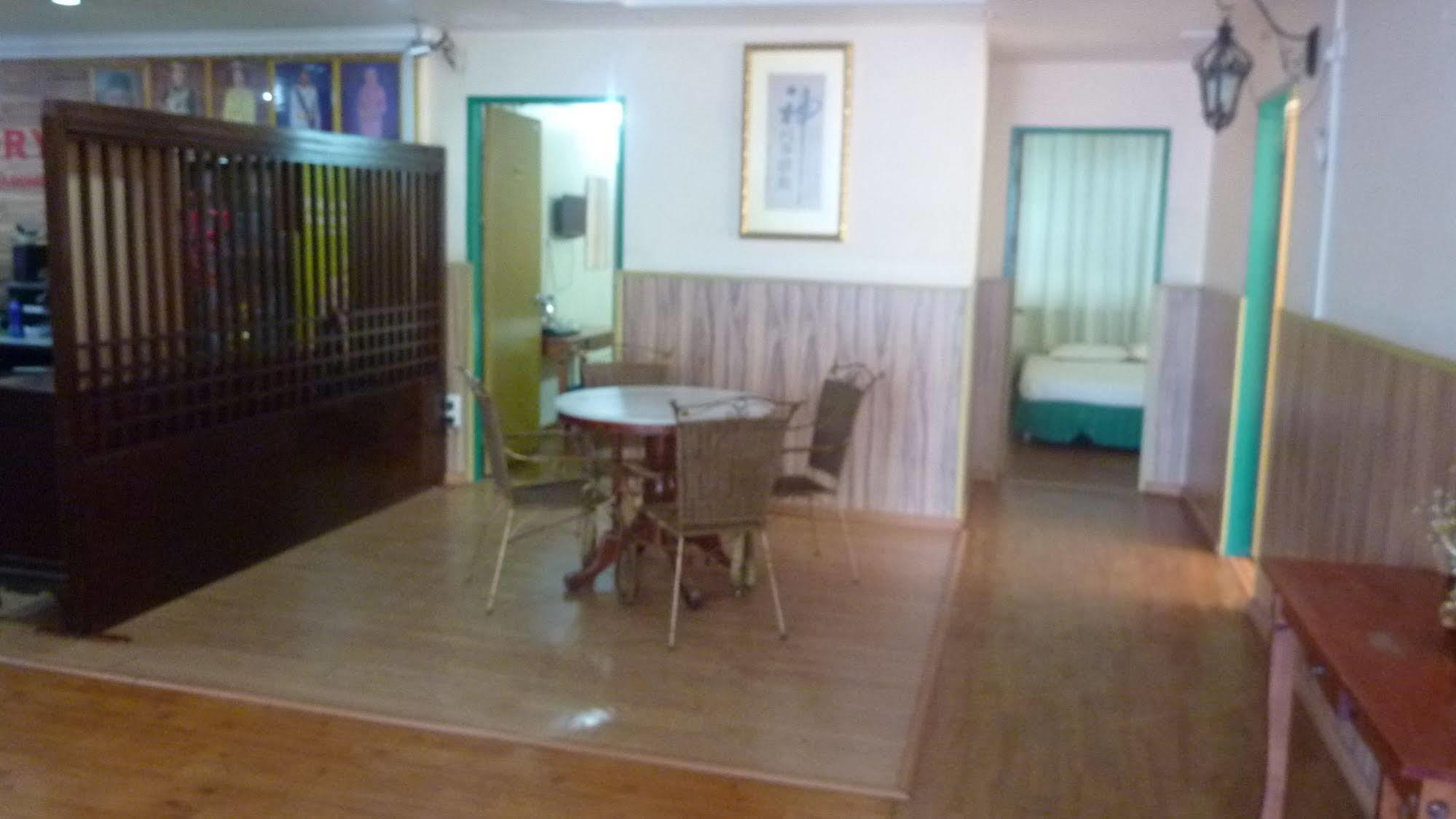 7 Hung Hung Inn Kota Kinabalu Eksteriør billede