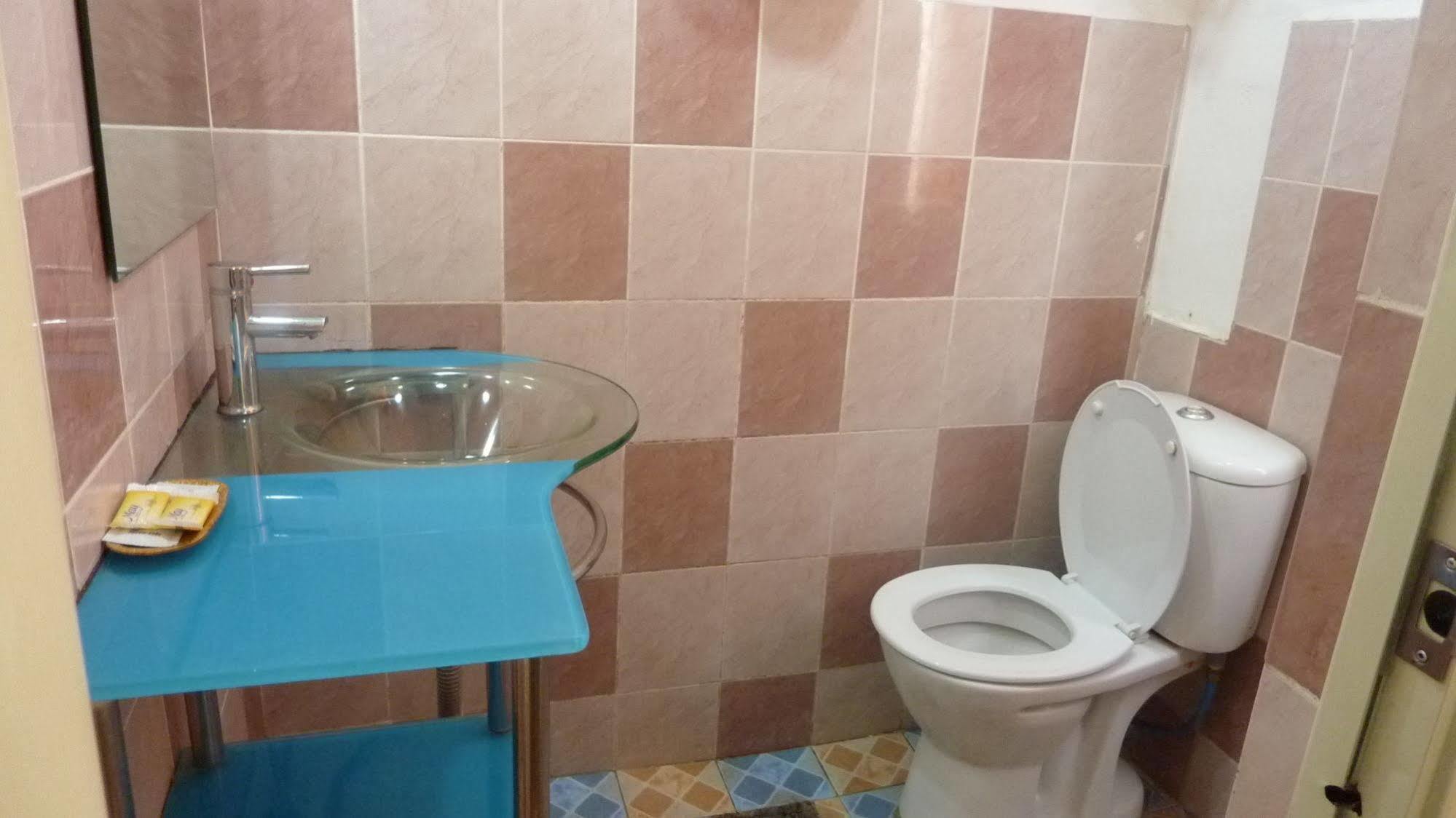 7 Hung Hung Inn Kota Kinabalu Eksteriør billede