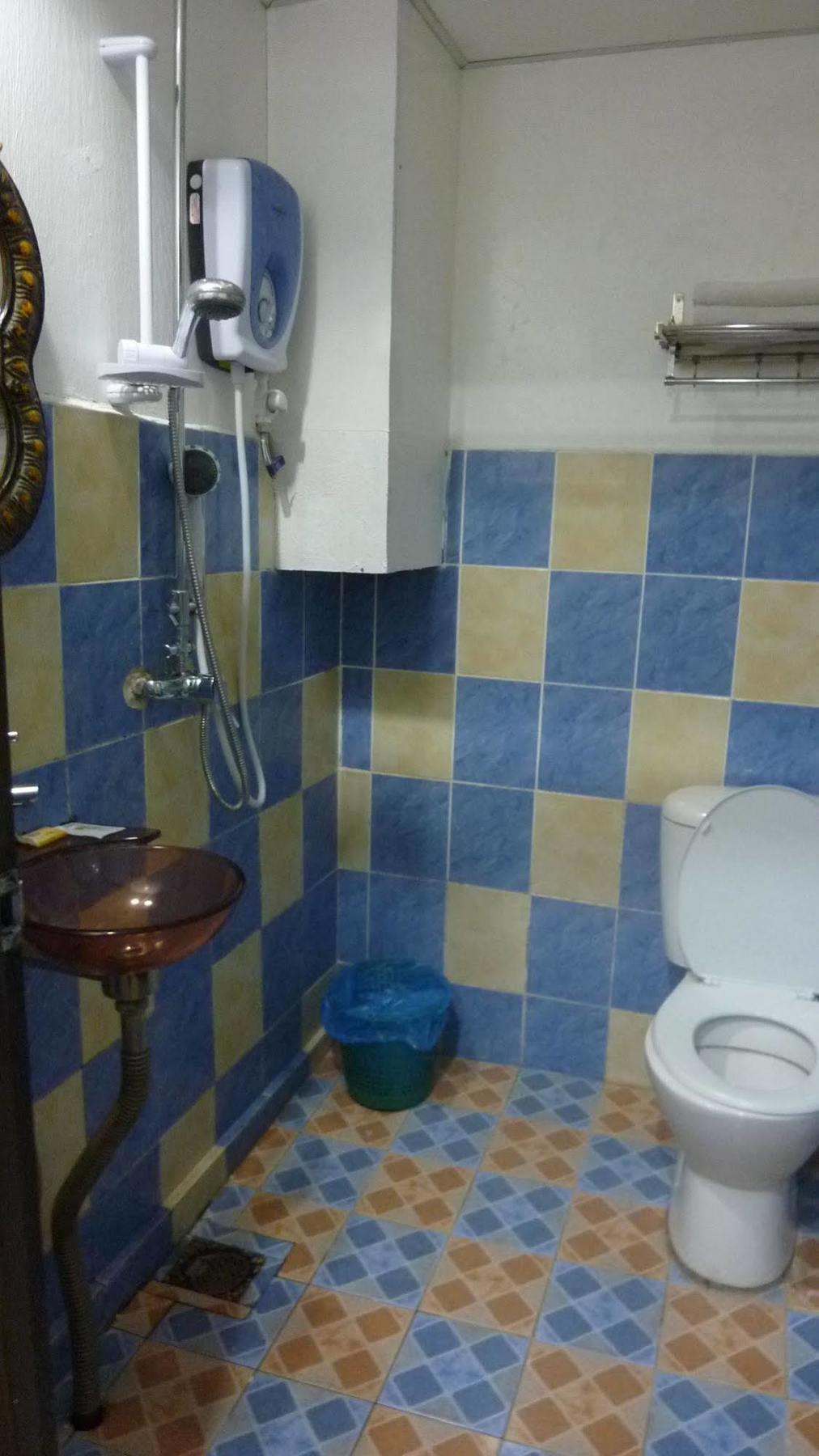7 Hung Hung Inn Kota Kinabalu Eksteriør billede