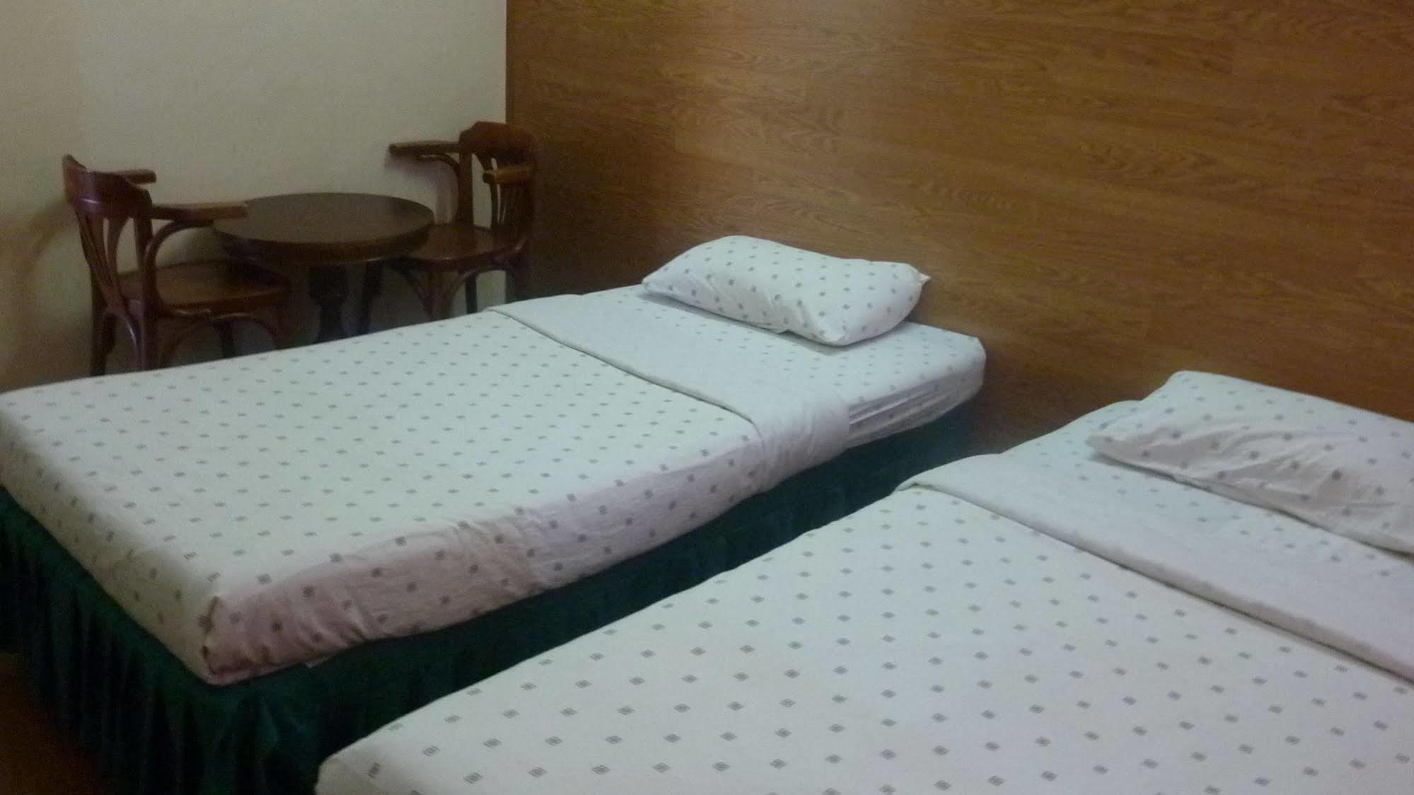 7 Hung Hung Inn Kota Kinabalu Eksteriør billede